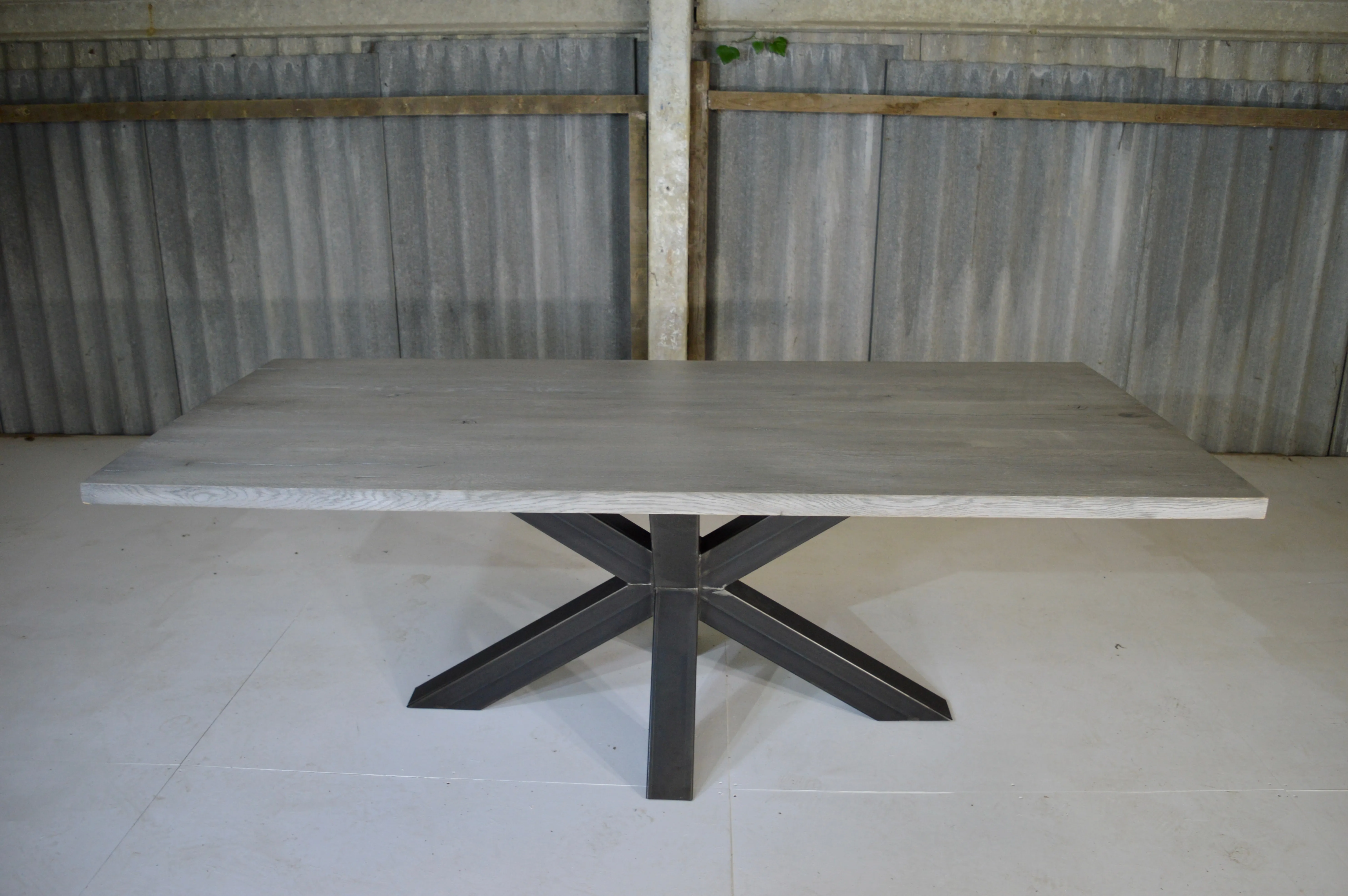 The Metal Spider: 8 Seater Table