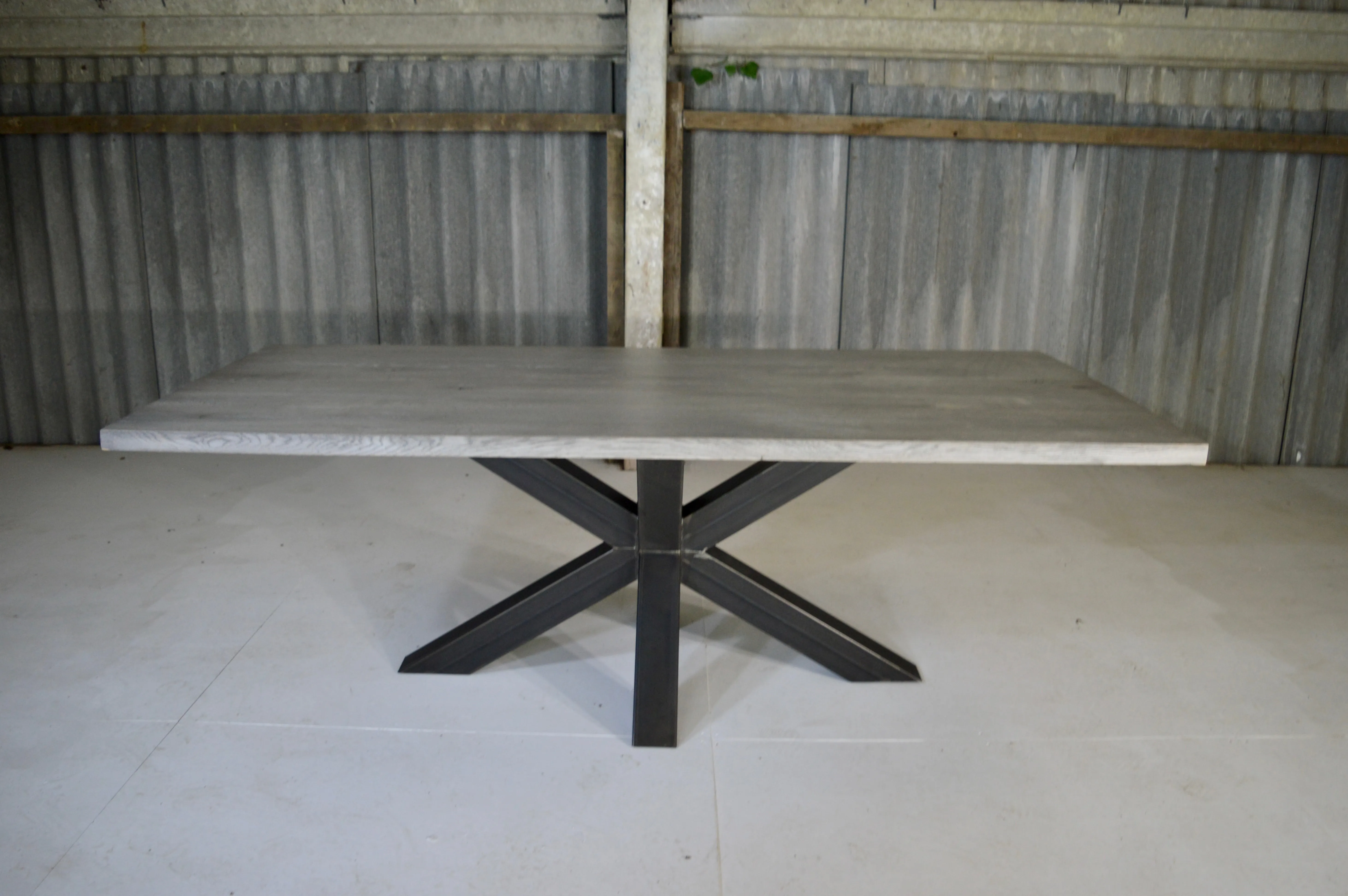 The Metal Spider: 8 Seater Table