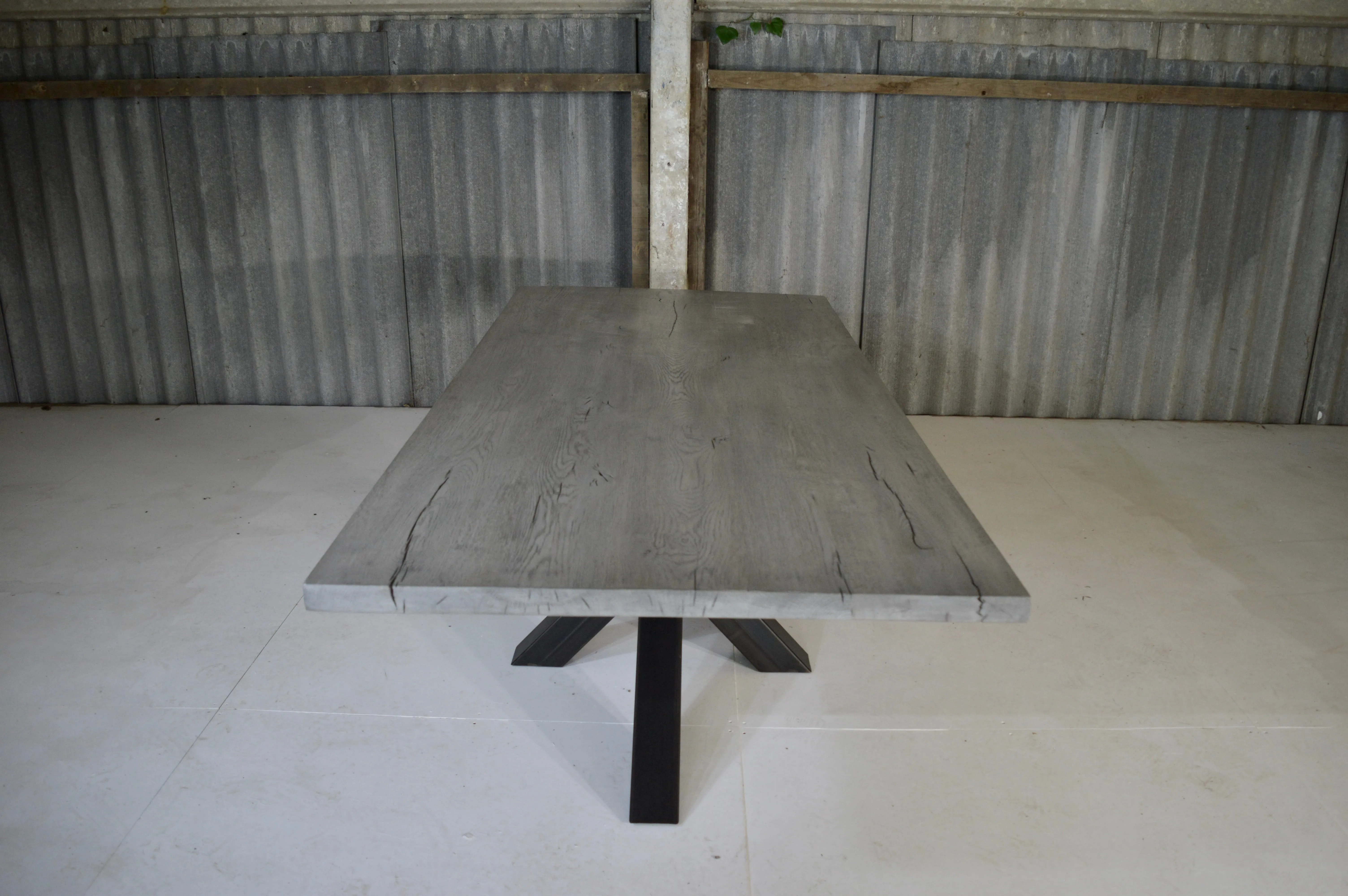 The Metal Spider: 8 Seater Table